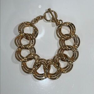NWOT Oversized Smooth & Hammered Link Designer Gold Tone Toggle Close Bracelet